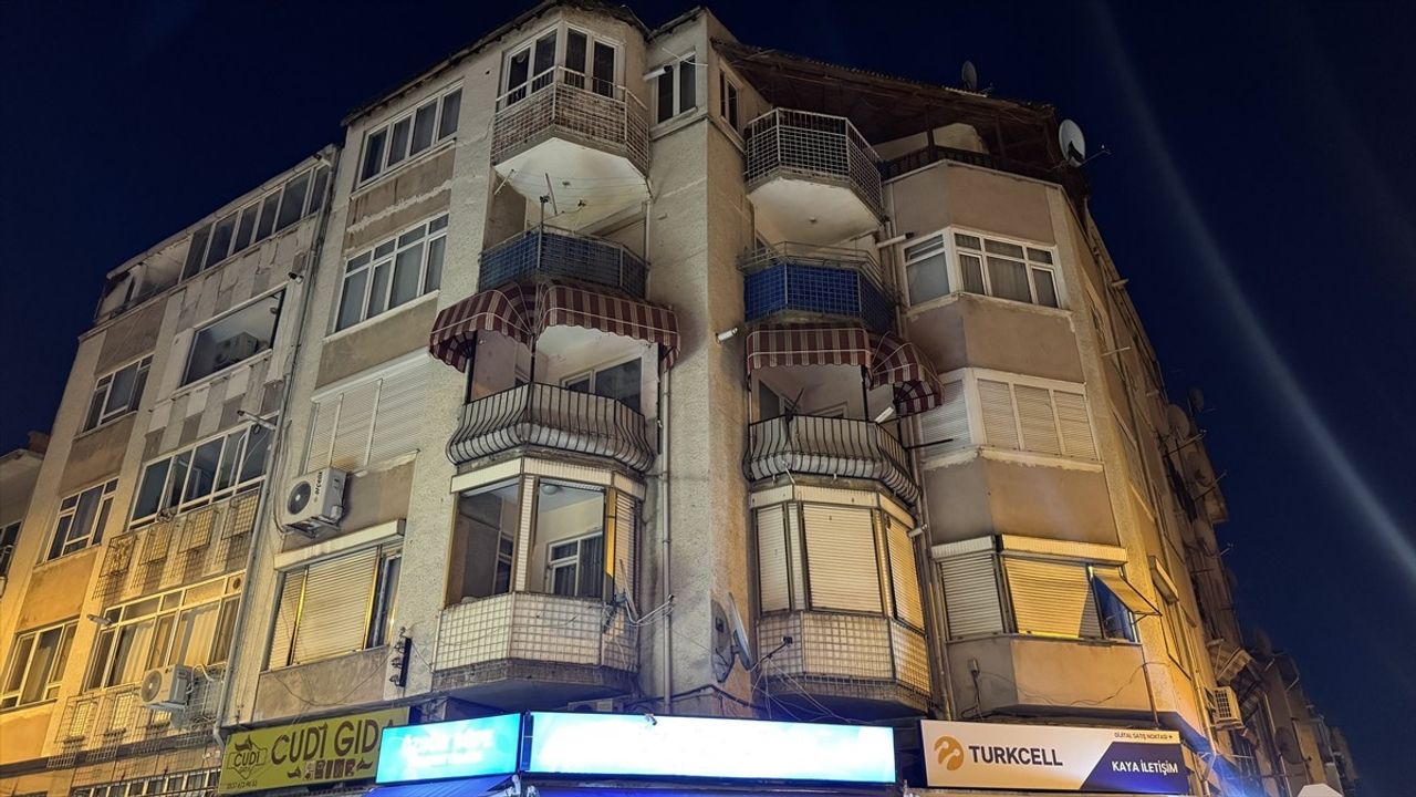 Edirne'de Hasarlı Apartman Boşaltıldı