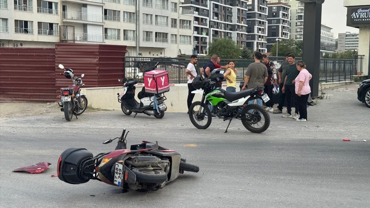 Edirne'de Kazaya Karışan Sürücü Araç Bırakıp Kaçtı