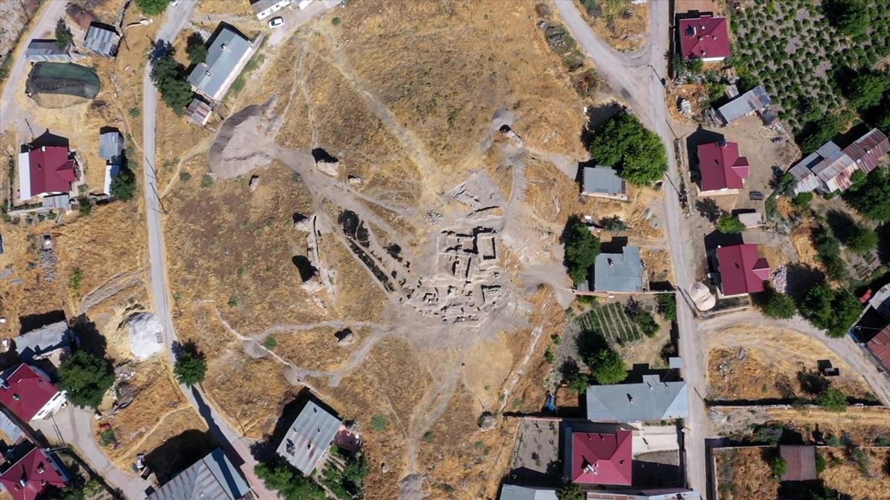 Elazığ'da 6 Bin Yıllık Arkeolojik Buluntular Gün Yüzüne Çıktı