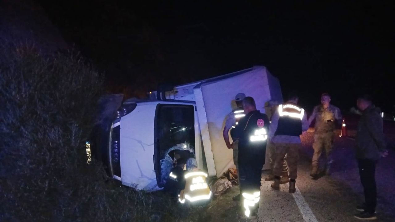 Erzincan'da Kamyonet Devrildi: Sürücü Hayatını Kaybetti