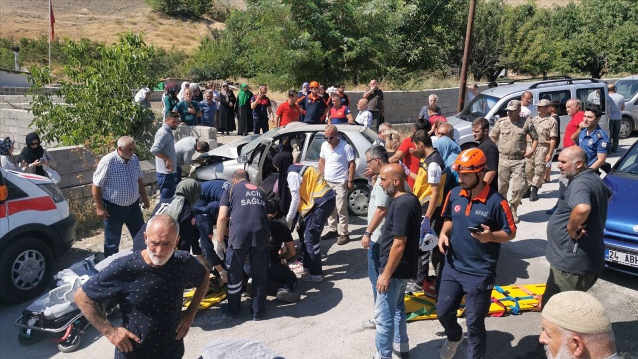 Erzincan'da Trafik Kazası: 1 Ölü, 3 Yaralı