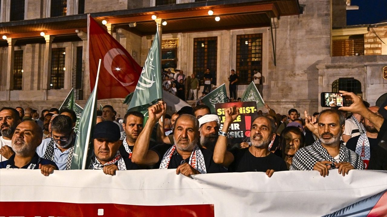 Fatih'te Filistin İçin Yürüyüş Düzenlendi