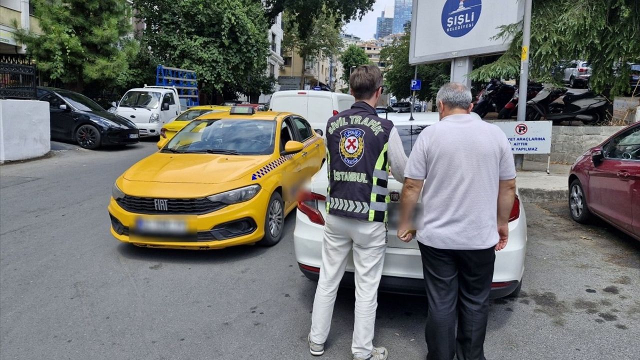Fatih'te Yolcu Seçen Taksi Sürücüsüne Ağır Ceza