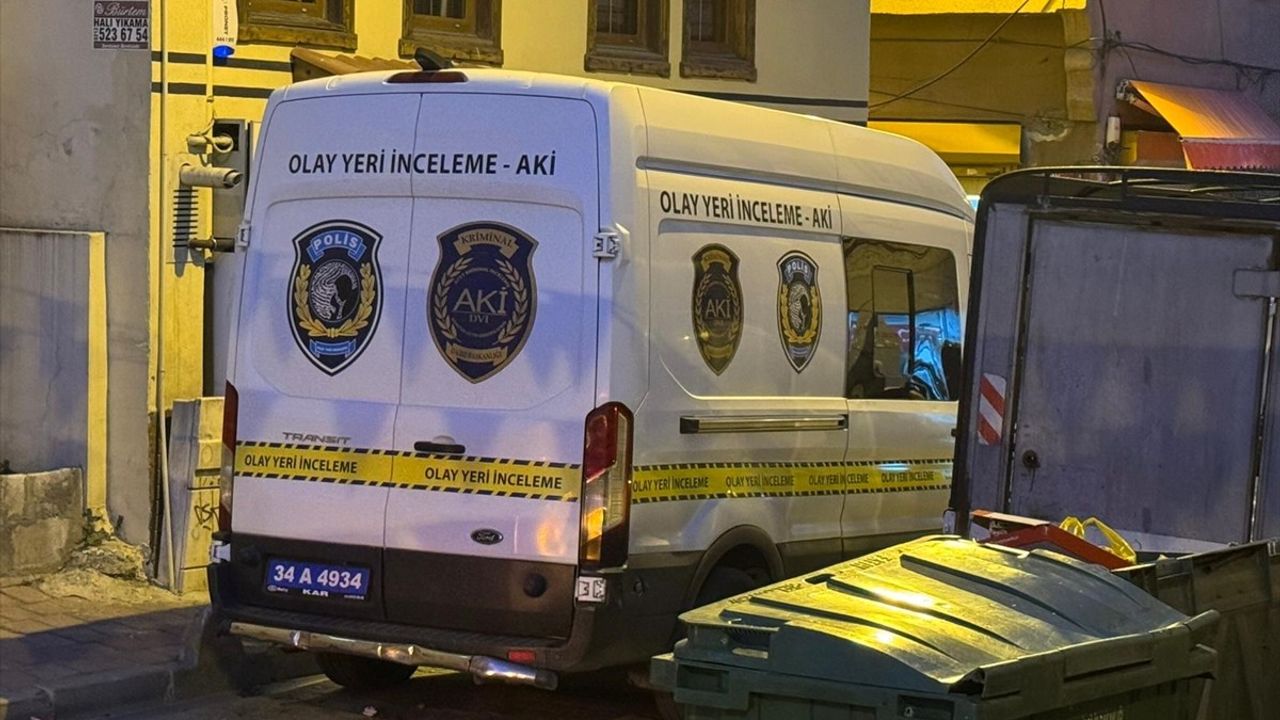 Fatih'teki İnşaat Malzemeleri Dükkânında Ceset Bulundu