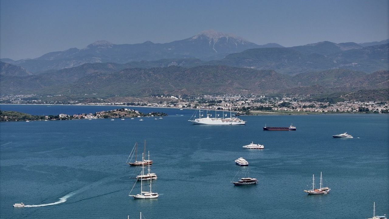 Fethiye'ye Demirleyen Dünyanın En Büyük Yelkenli Yolcu Gemisi: Club Med 2