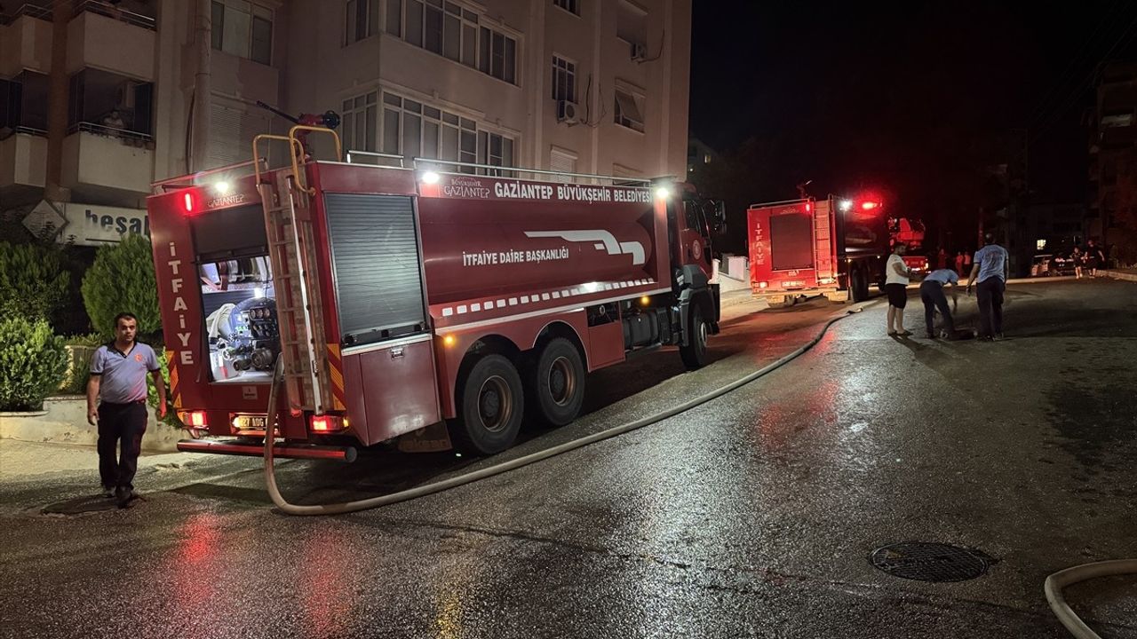 Gaziantep'te 7 Katlı Binada Çıkan Yangın Kontrol Altına Alındı