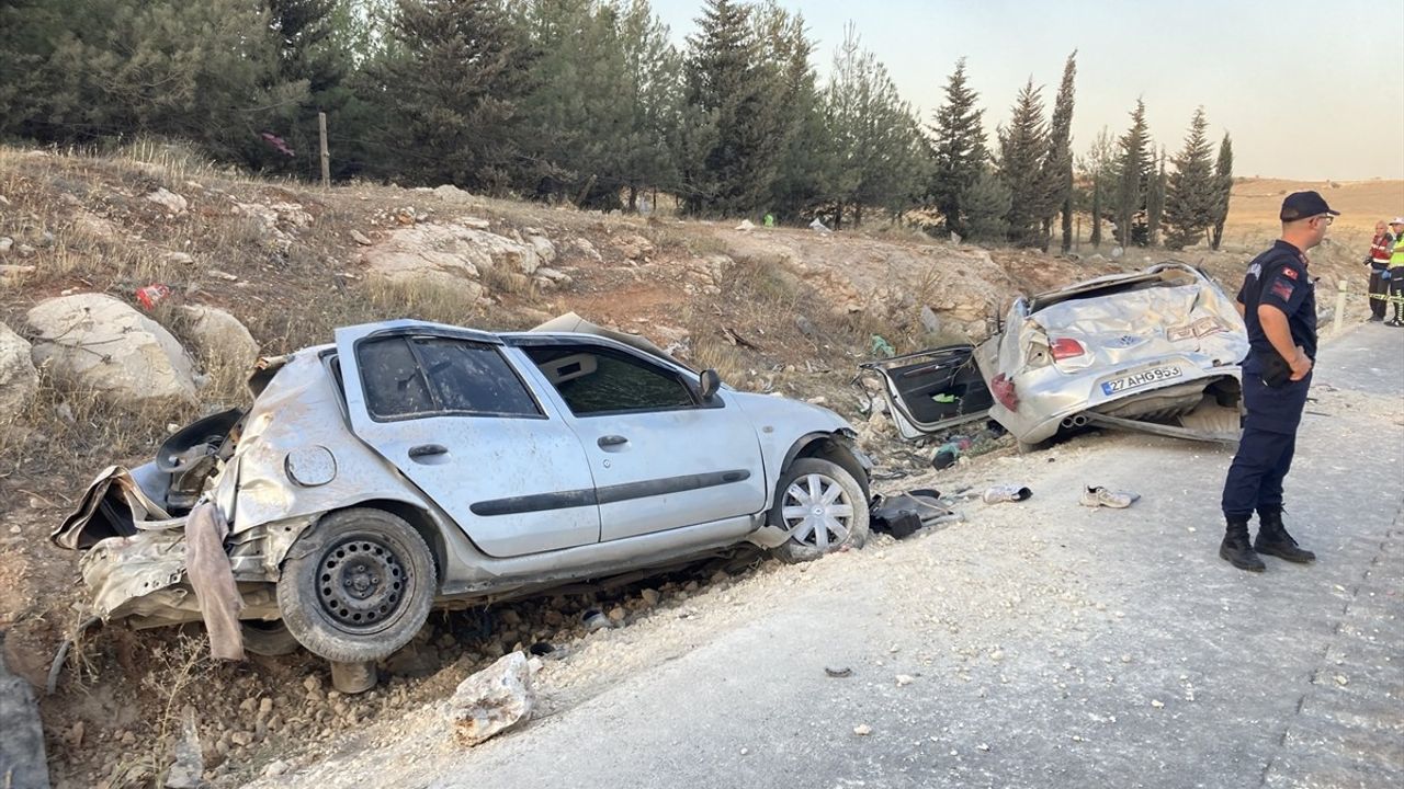 Gaziantep'te Otomobil Kazası: 3 Ölü, 3 Yaralı