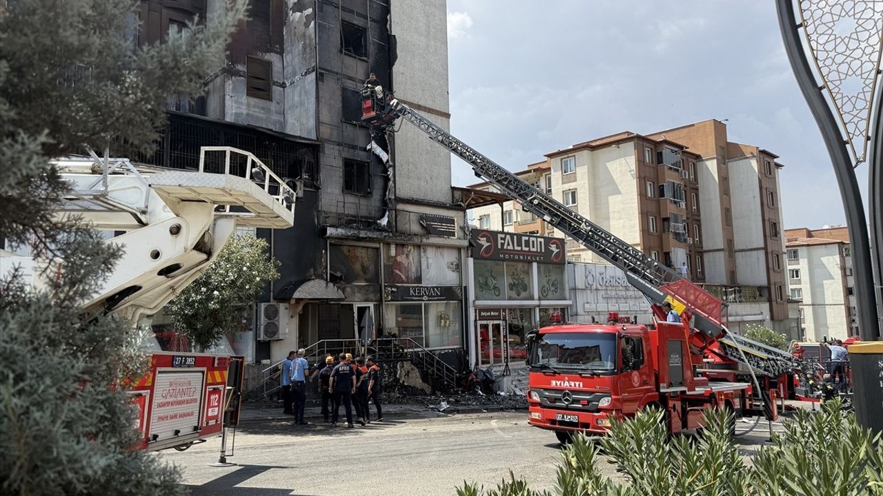 Gaziantep'te Yangın: 15 Kişi Dumandan Etkilendi