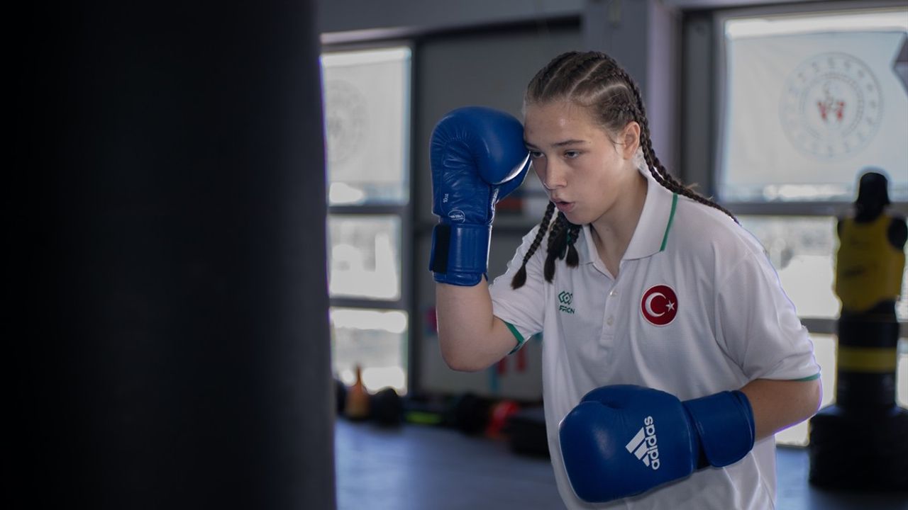 Genç Boksör Fatma Belinay Ergin Avrupa Şampiyonası'na Hazırlanıyor