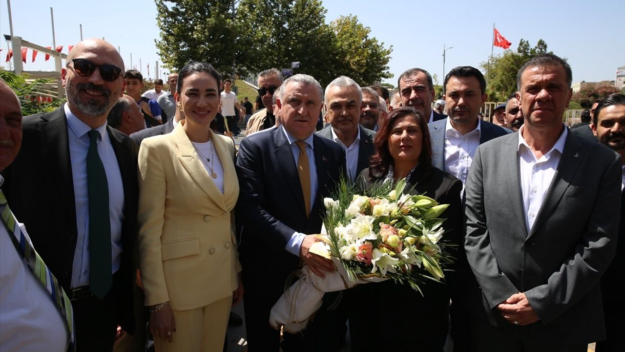 Gençlik ve Spor Bakanı Osman Aşkın Bak, Aydın Büyükşehir Belediyesi'ni Ziyaret Etti