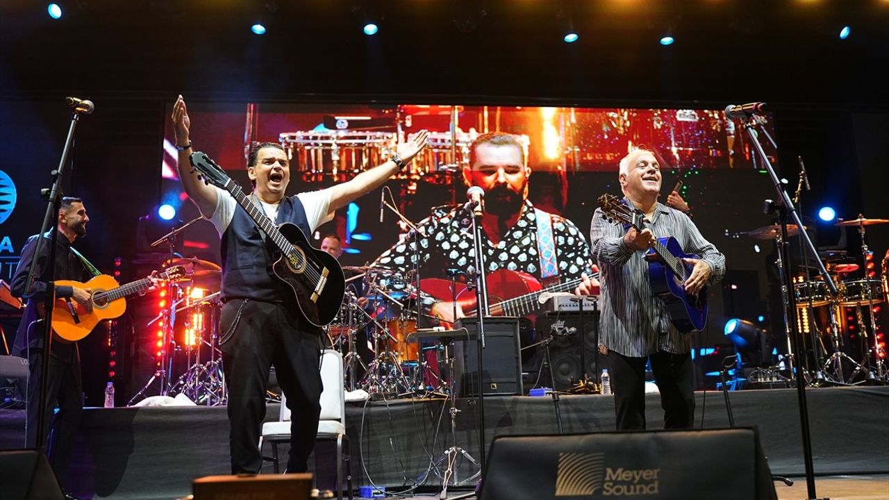 Gipsy Kings by Andre Reyes Didim'de Müzikseverlerle Buluştu