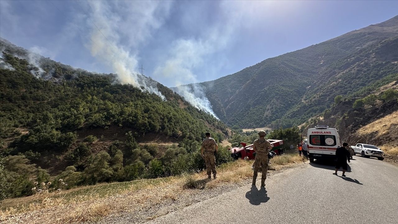 Hakkari'deki Ağaçlık Alanda Çıkan Yangın Kontrol Altına Alındı