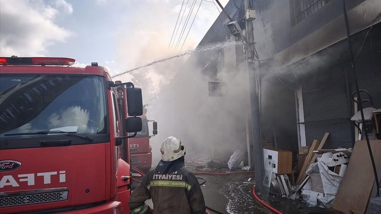 Hatay İskenderun'da Mobilya Atölyesinde Yangın Kontrol Altına Alındı