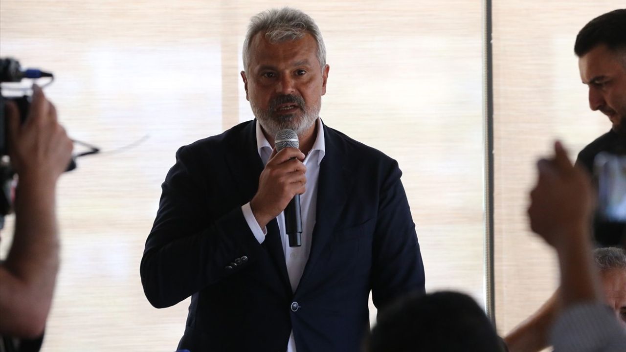 Hatay Stadyumu'nda Yenileme Çalışmaları Devam Ediyor
