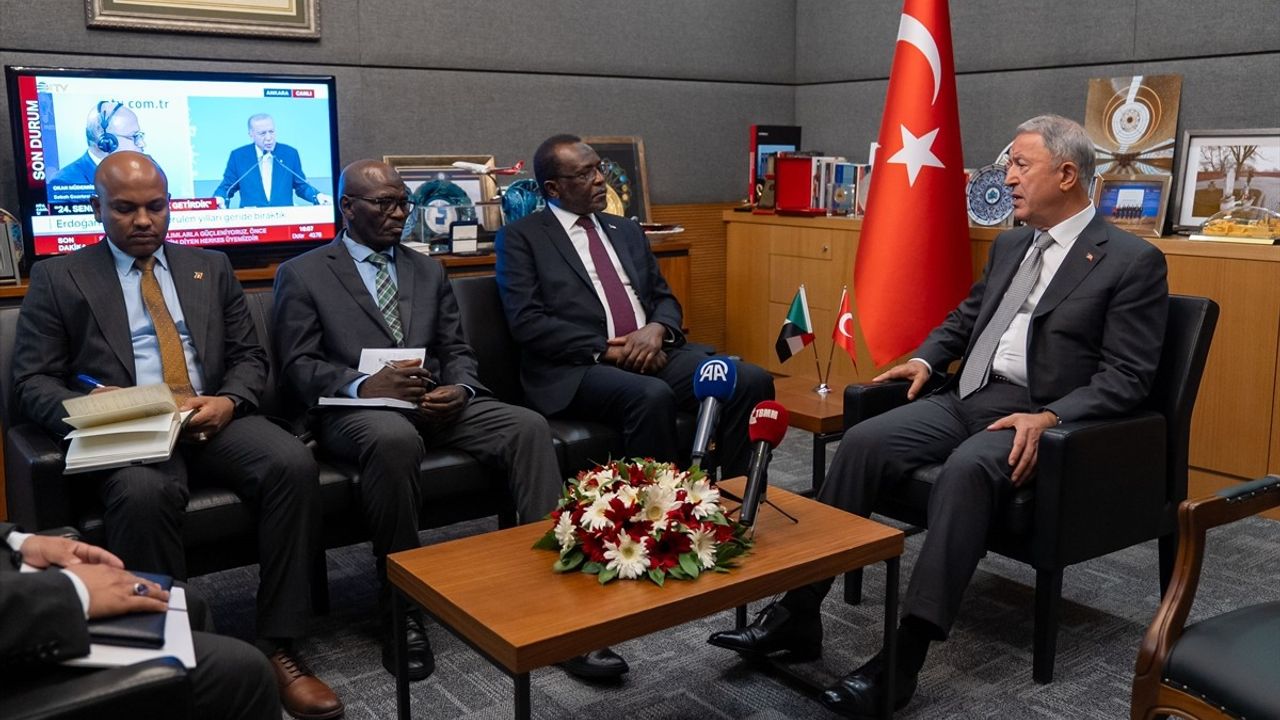 Hulusi Akar, Sudan Büyükelçisi ile İşbirliğini Geliştirdi