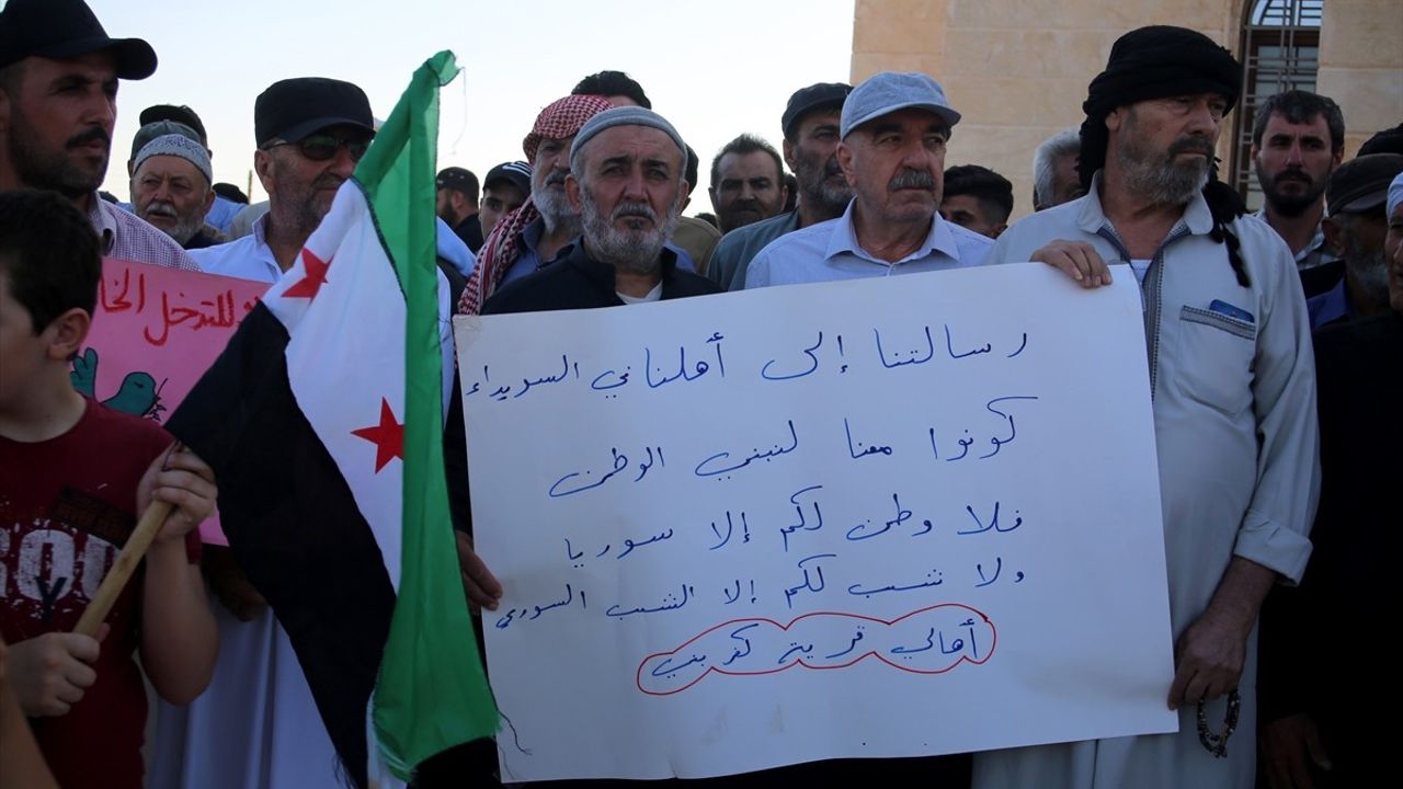 İdlib'deki Dürzilerden Süveyda'ya Protesto