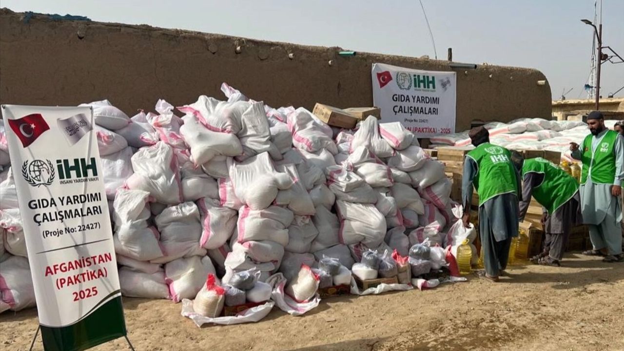 İHH, Afganistan'da Kuraklıkla Mücadele İçin 1100 Gıda Paketi Dağıttı