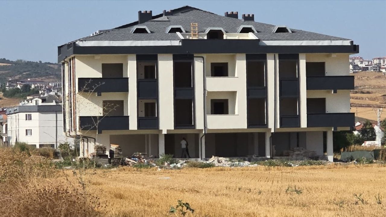 İnegöl'de İnşaatta Yüksekten Düşen İşçi Ağır Yaralandı