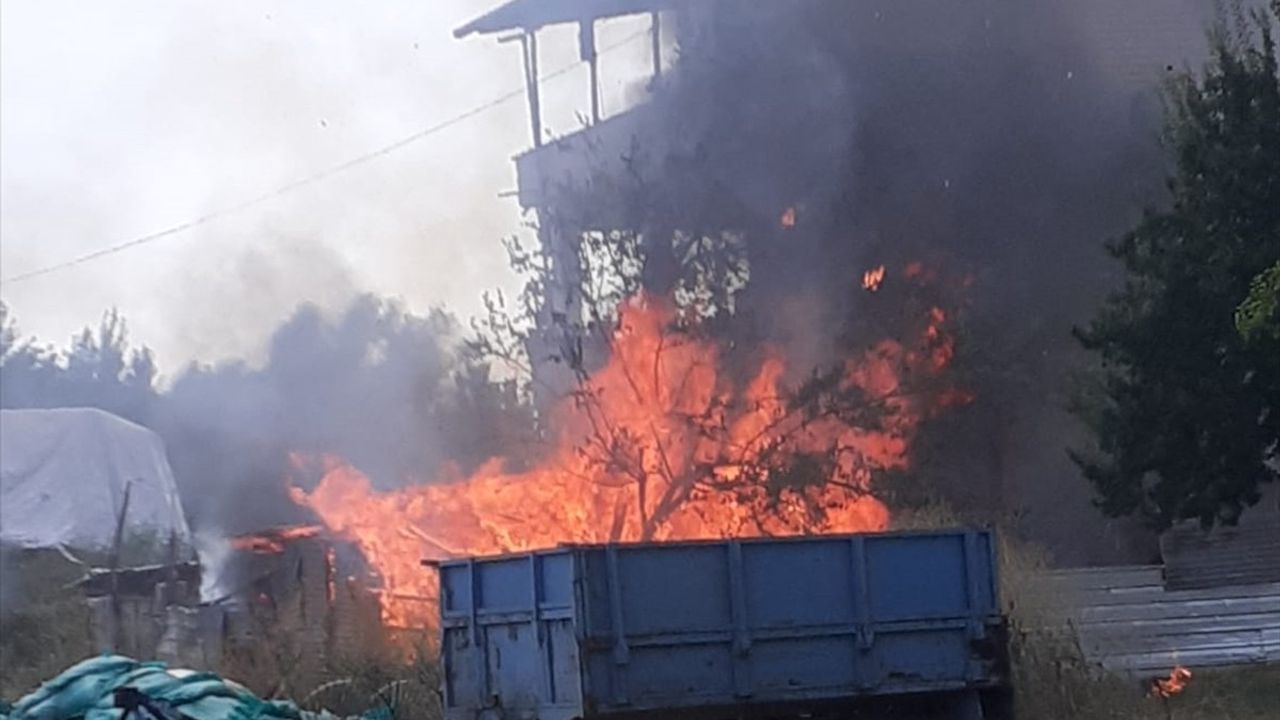 Isparta'da Depodan Eve Sıçrayan Yangın Kontrol Altına Alındı