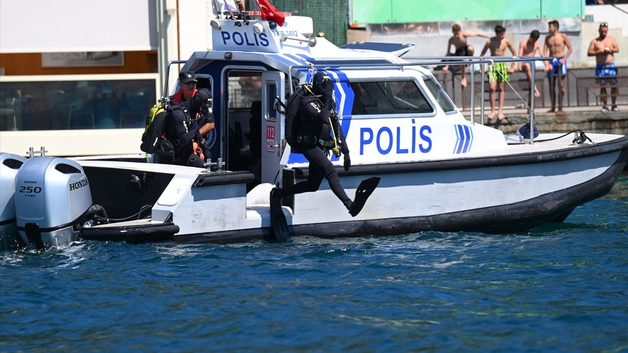 İstanbul Boğazı'nda Kaybolan Rus Yüzücü İçin Arama Çalışmaları Devam Ediyor