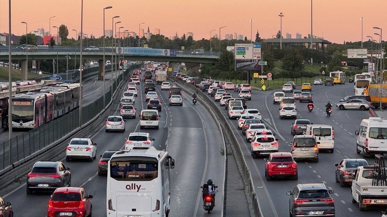 İstanbul'da Akşam Saatlerinde Trafik Yoğunluğu