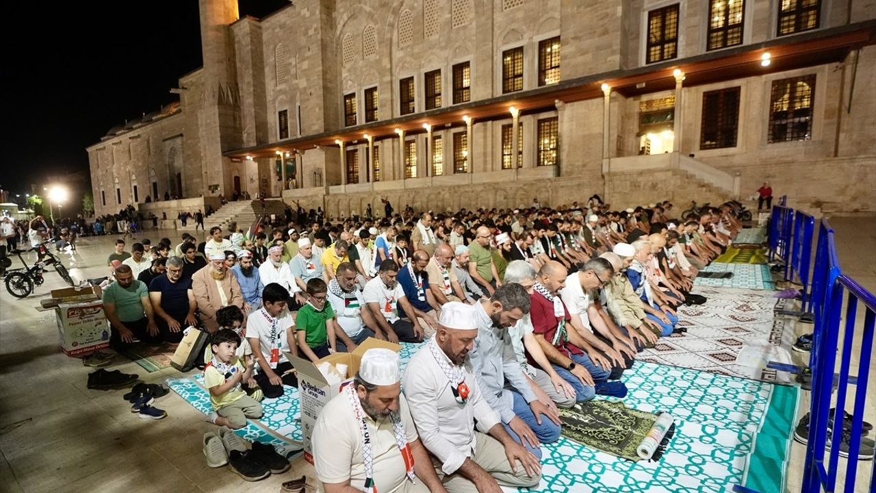 İstanbul'da Filistin İçin Dua Etme Etkinliği
