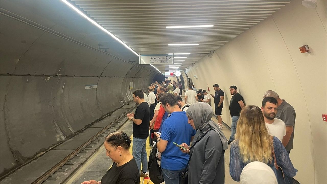 İstanbul'da M3 Bakırköy-Kayaşehir Metro Hattı'nda Teknik Arıza