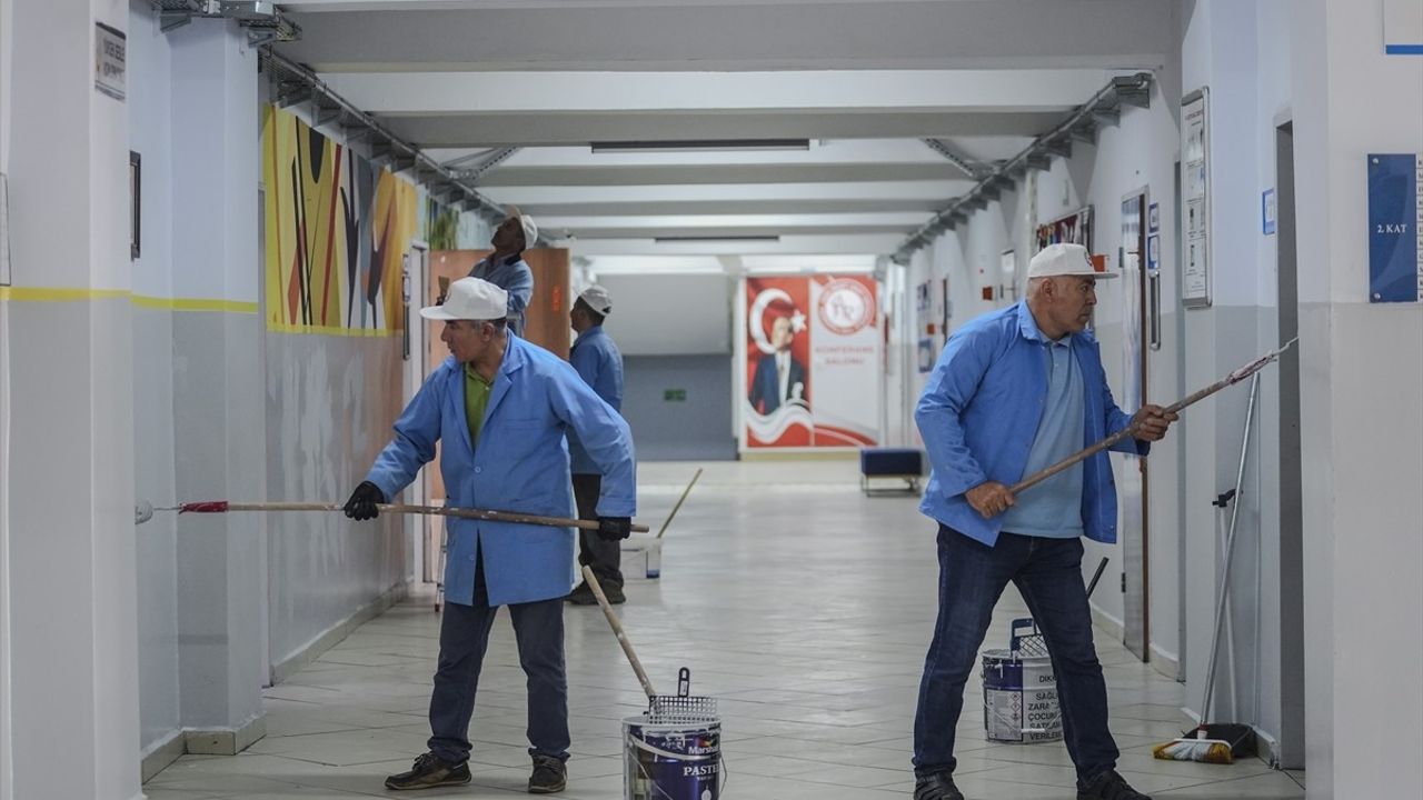İstanbul'da Okullarda Yeni Eğitim Dönemi Hazırlıkları Tamamlanıyor