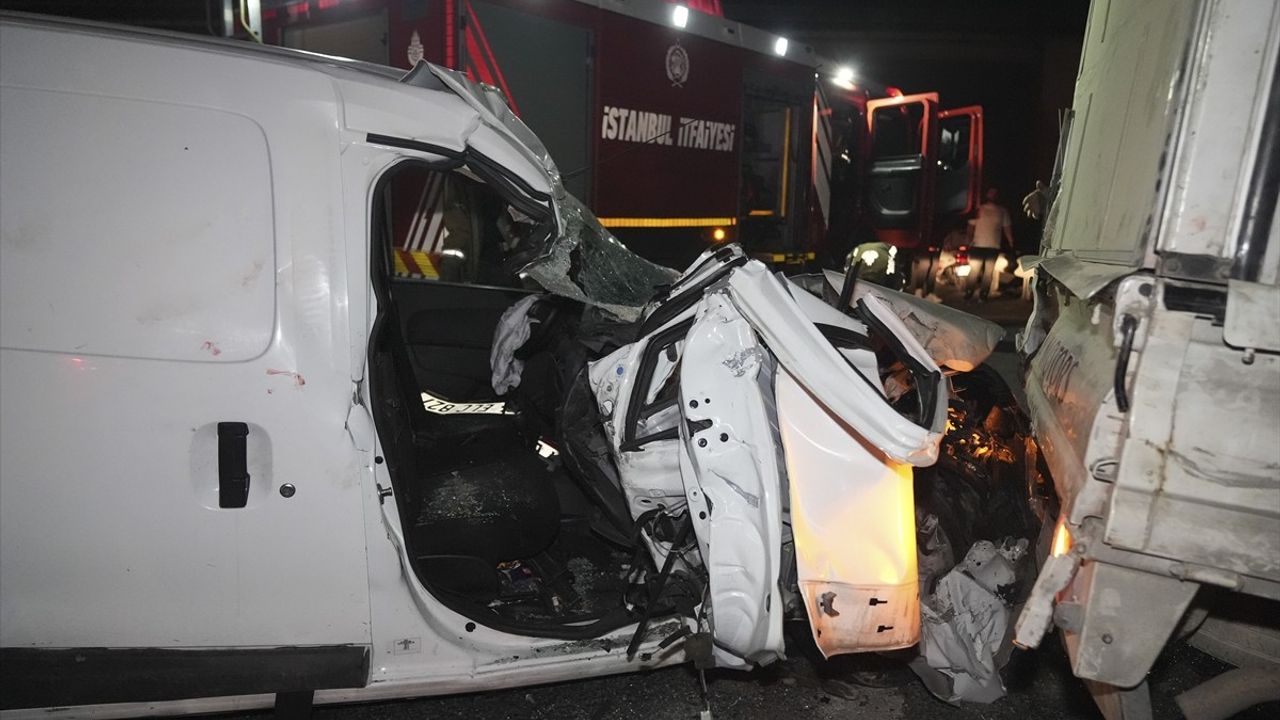 İstanbul'da Trafik Kazası: 3 Yaralı