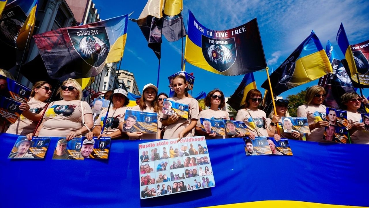 İstanbul'da Ukraynalı Göstericilerden Esir Askerler İçin Eylem