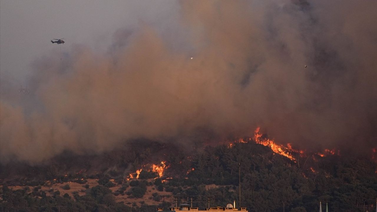 İzmir Buca'da Orman Yangınına Hızla Müdahale Devam Ediyor