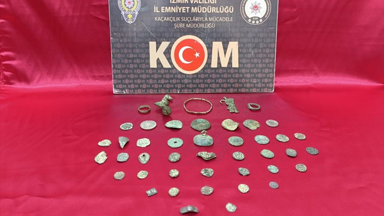 İzmir'de Kaçakçılık Operasyonu: 21 Şüpheliye İşlem Yapıldı