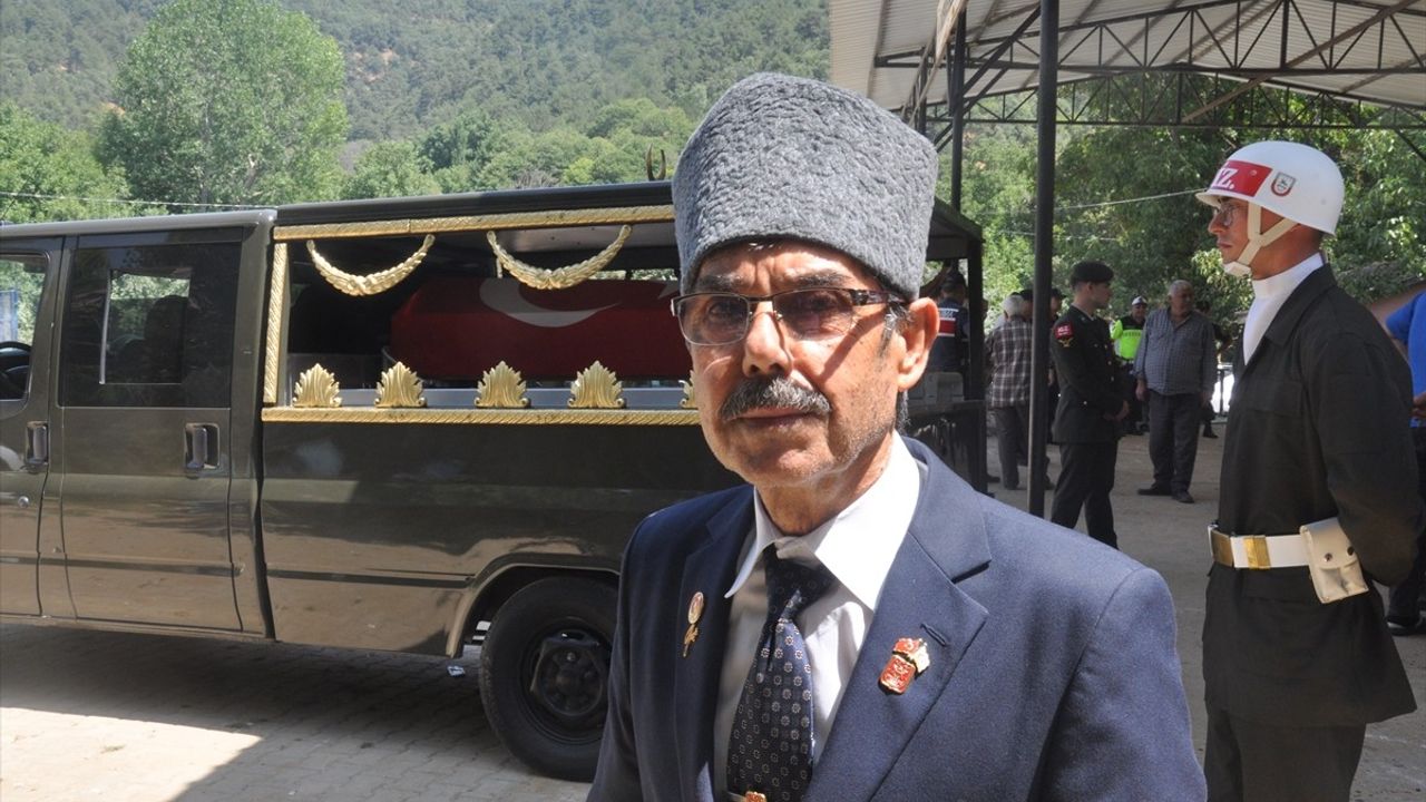 İzmirli Kıbrıs Gazisi Hüseyin Suluçay Son Yolculuğuna Uğurlandı