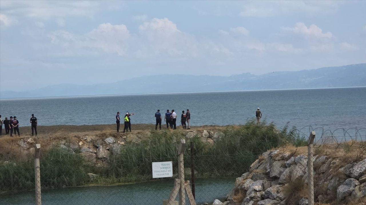 İznik Gölü'nde Kaybolan 6 Yaşındaki Çocuk İçin Arama Çalışmaları Başlatıldı
