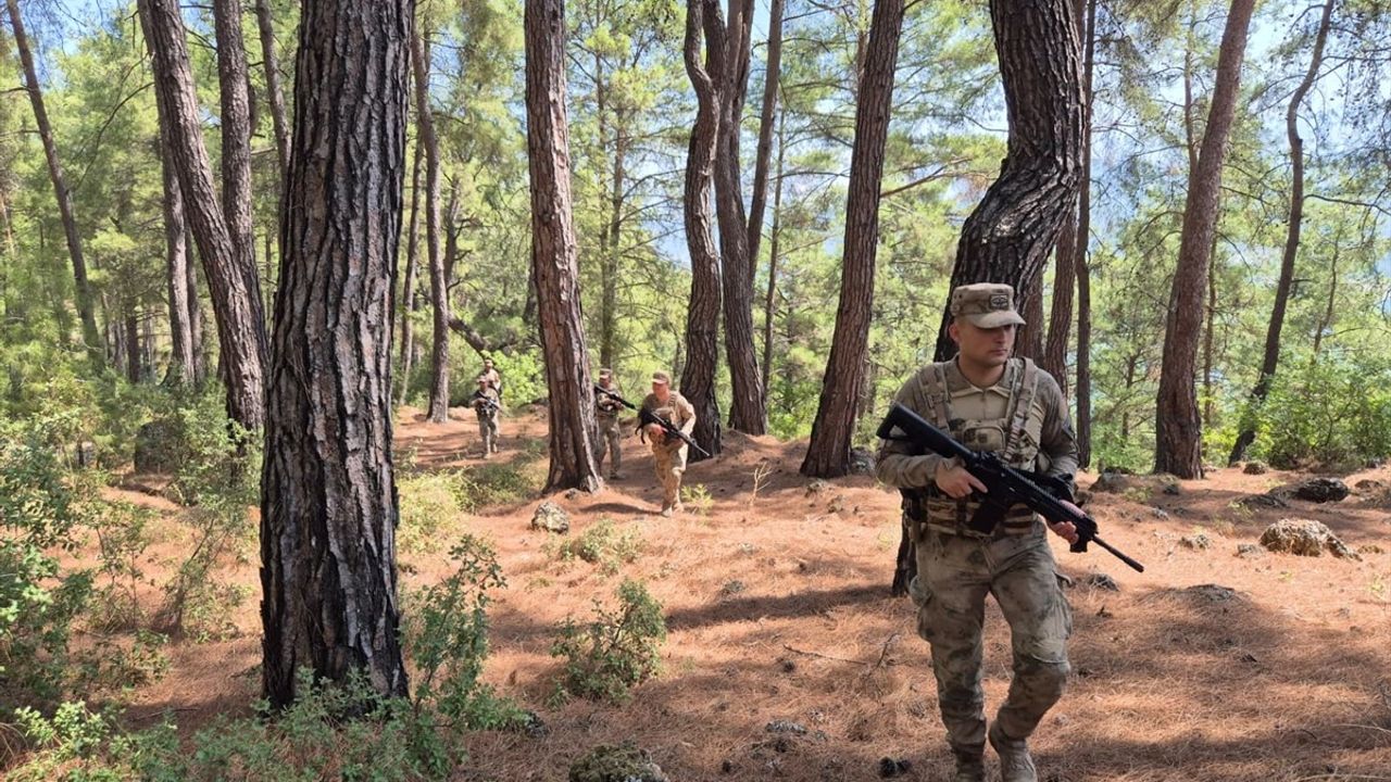 Jandarma Ekipleri Orman Yangınlarına Karşı Görevde