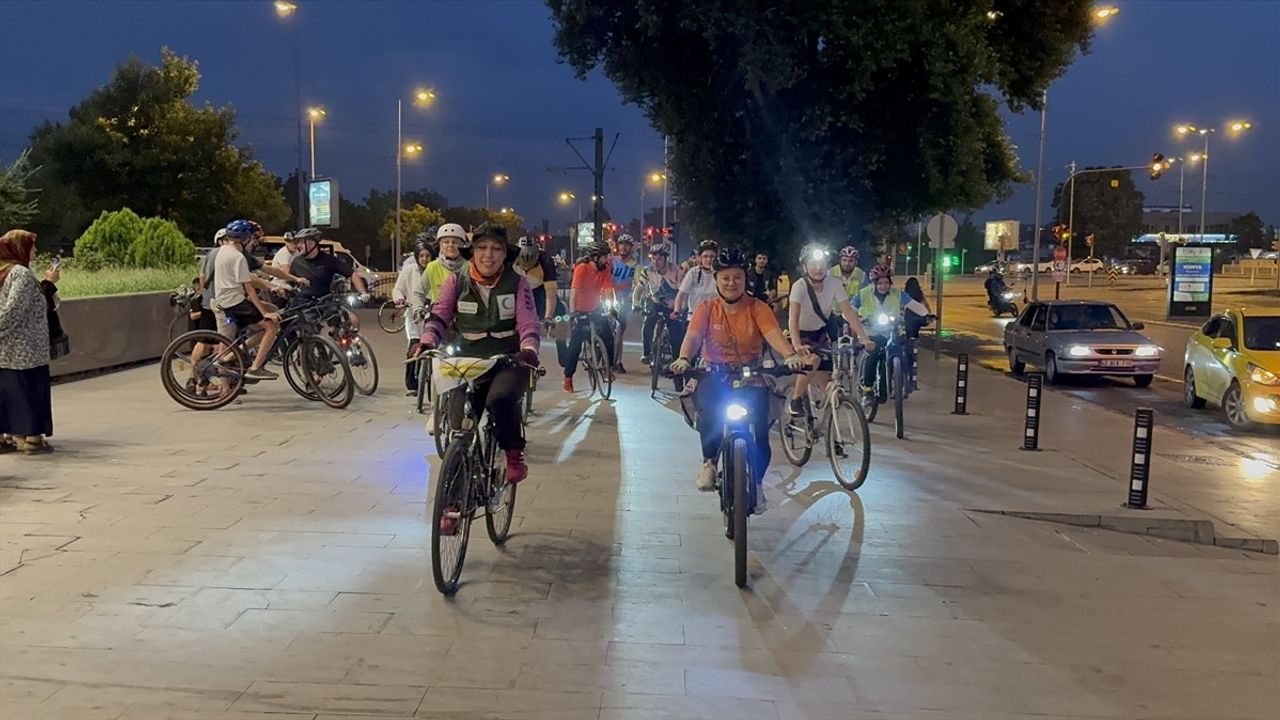 Kadınlardan Orman Yangınlarına Dikkat Çekmek İçin Pedal Çevirme Etkinliği