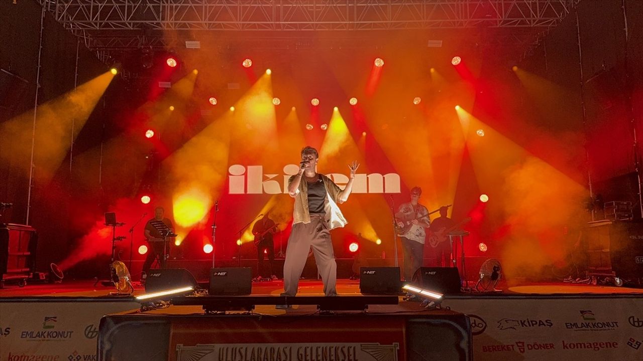 Kahramanmaraş'ta 'İkilem' Müzik Grubu Coşku Dolu Bir Konser Verdi