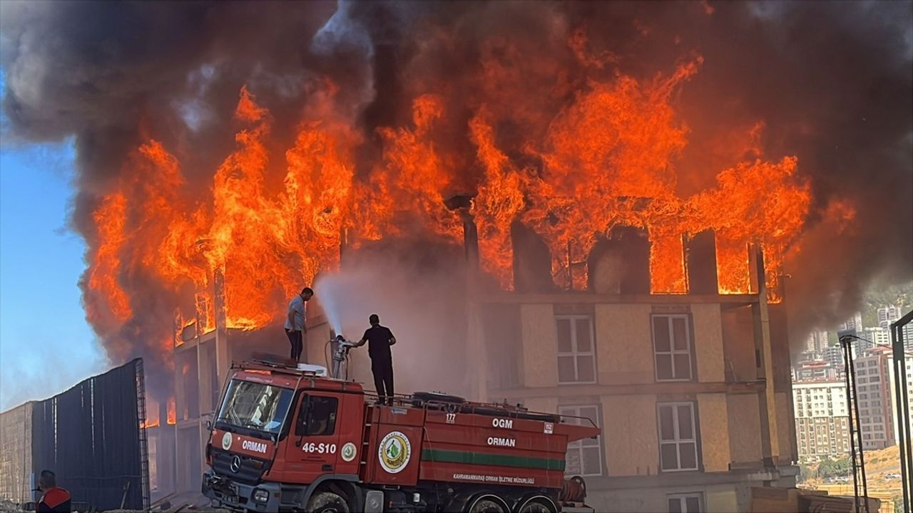 Kahramanmaraş'ta Lojman Yangınına Hızla Müdahale Ediliyor