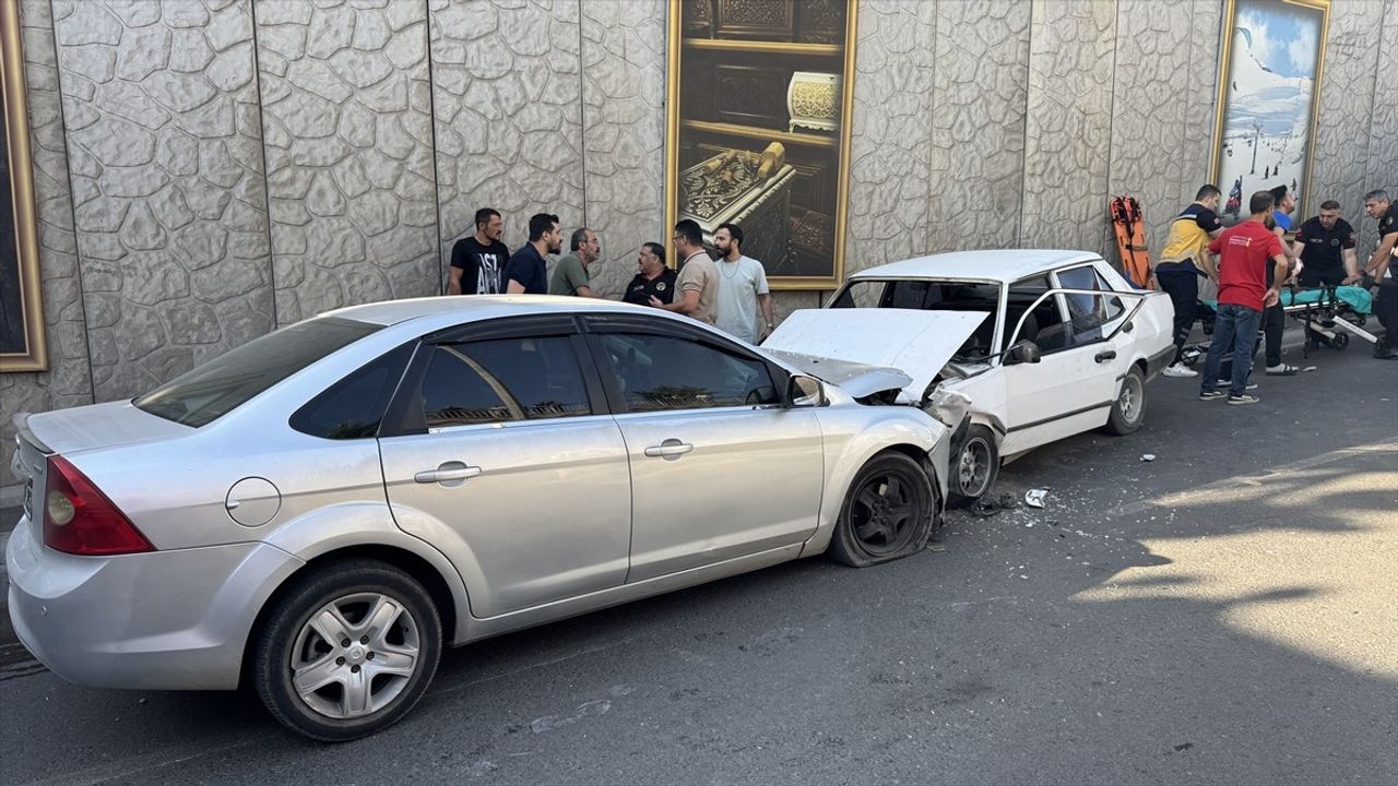 Kahramanmaraş'ta Otomobil Kazası: 3 Yaralı