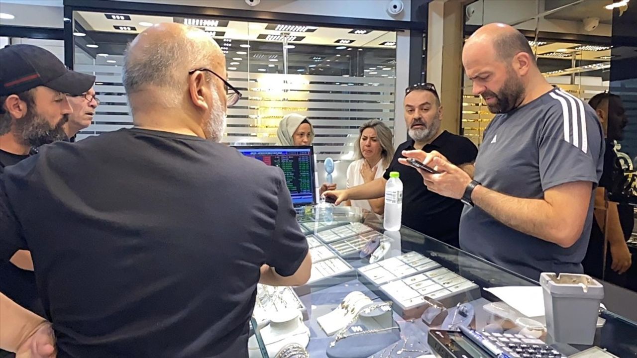 Karabük'te Kuyumcu Soygunu Girişimi Kamerada