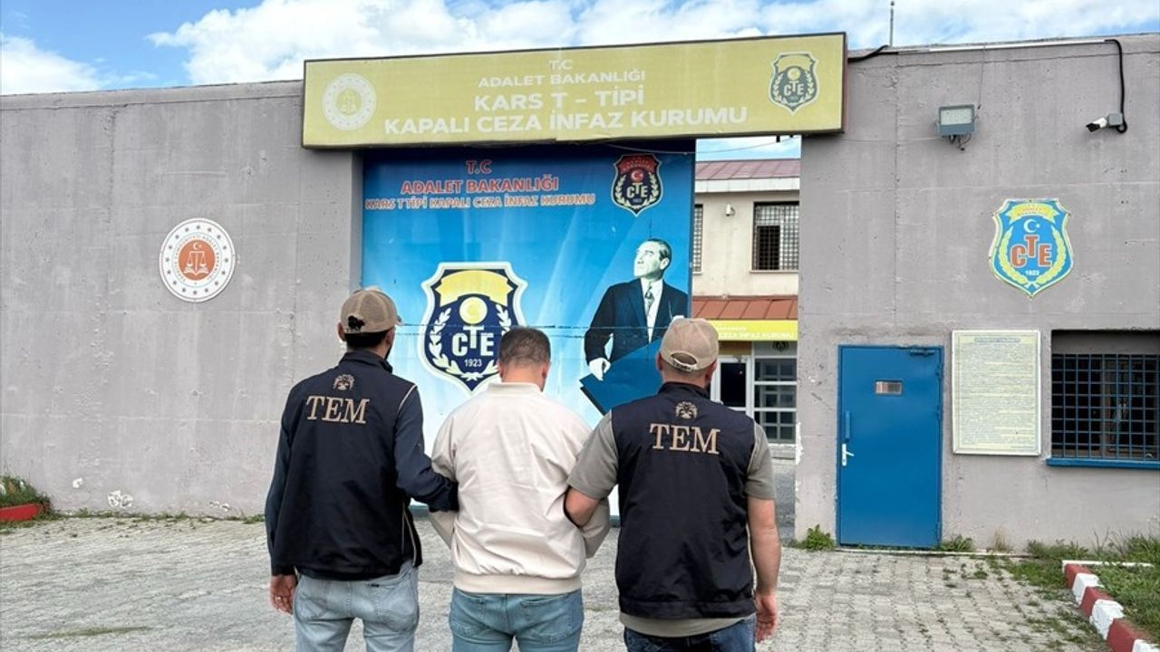 Kars'ta FETÖ hükümlüsü tankla çıkarken yakalandı