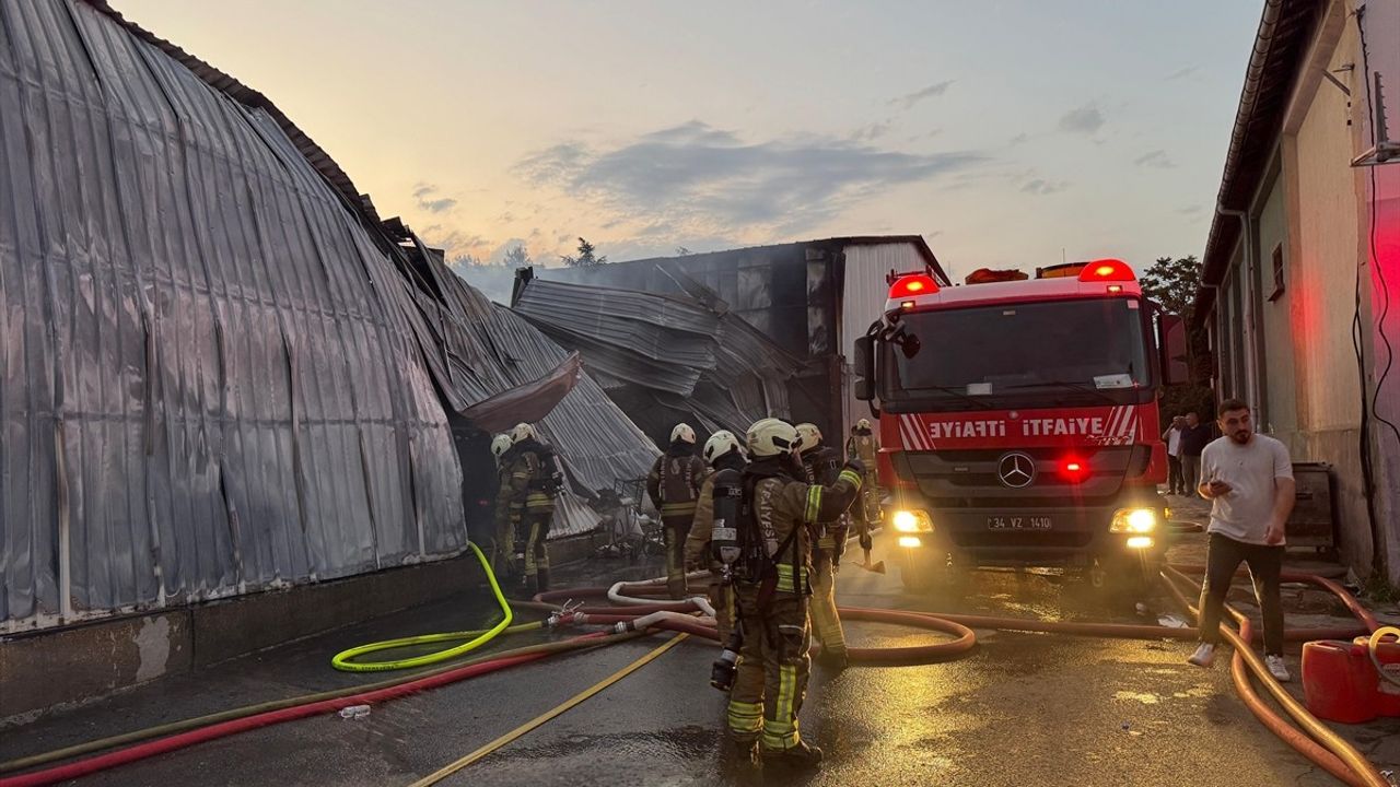 Kartal'daki Film Stüdyosunda Yangın Kontrol Altına Alındı