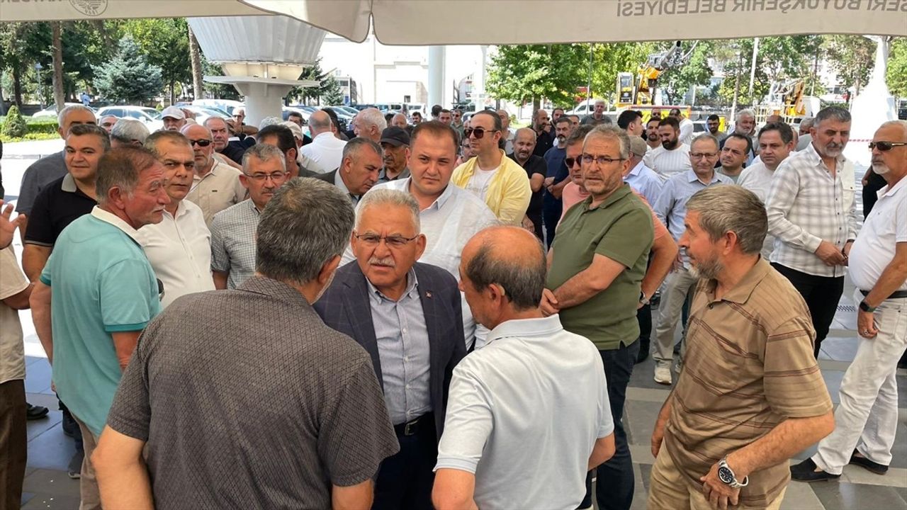 Kayseri'de Karbonmonoksit Gazından Zehirlenen Çift İçin Cenaze Töreni Düzenlendi