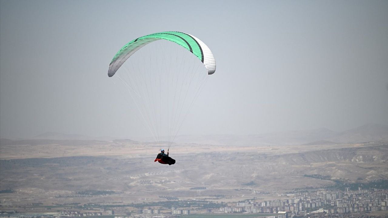 Kayseri'de Türkiye Yamaç Paraşütü Şampiyonası Başladı