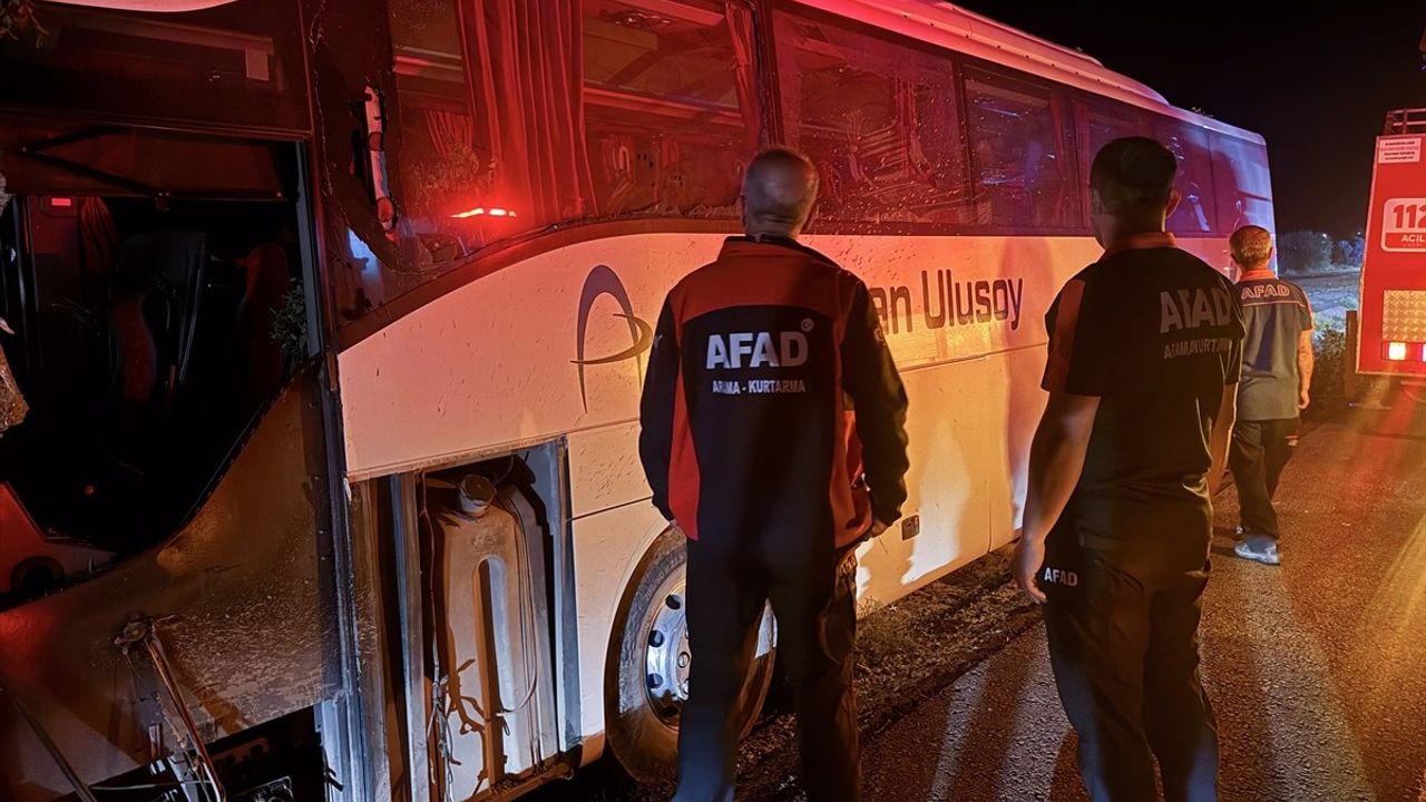 Kayseri'de Yolcu Otobüsü Kazası: 1 Ölü, 13 Yaralı