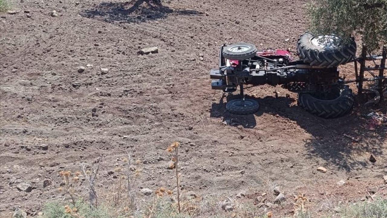 Kilis'te Traktör Devrildi: 1 Çocuk Hayatını Kaybetti, 2 Yaralı