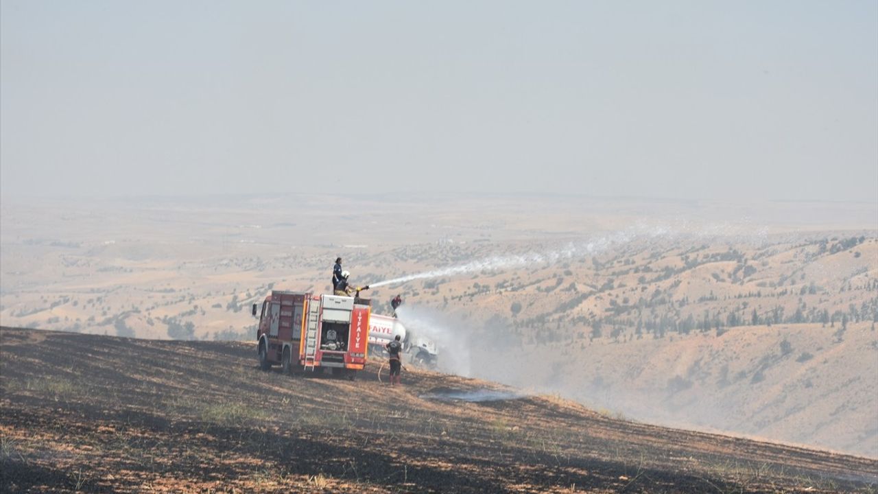 Kırıkkale'de Tarlada Yangın: İtfaiye Ekipleri Hızla Müdahale Etti
