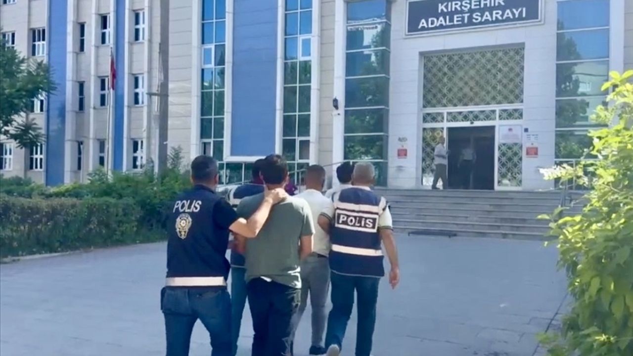 Kırşehir'de Emekli Kadını Dolandıran 3 Kişi Tutuklandı