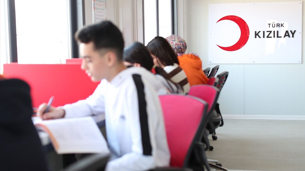 Kızılay Kütüphanelerinden Başarı: 504 Öğrenci Üniversiteli Oldu