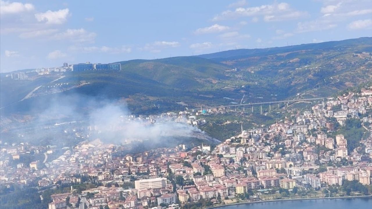 Kocaeli'de Ağaçlık Alanda Yangın Kontrol Altına Alındı